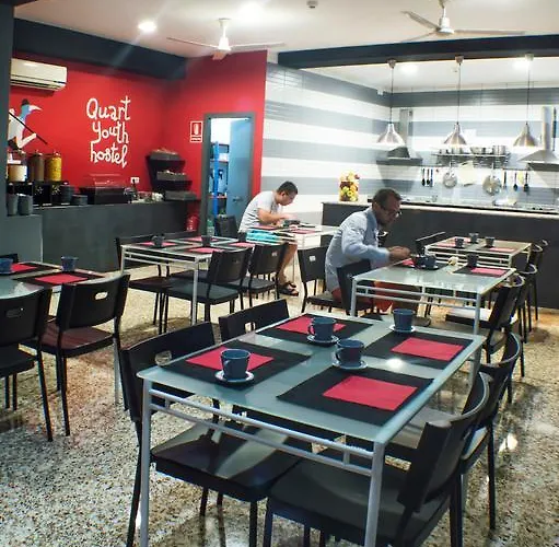 Quart Youth & Ostello *