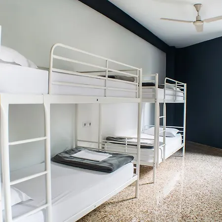 Hostal Quart Youth & *