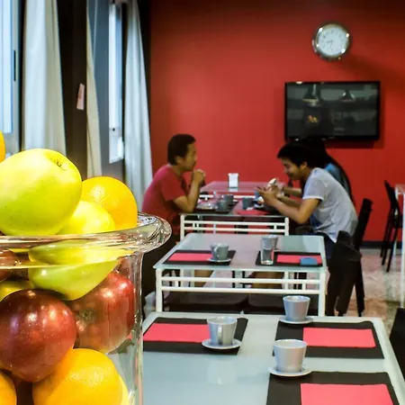 Quart Youth & Hostal