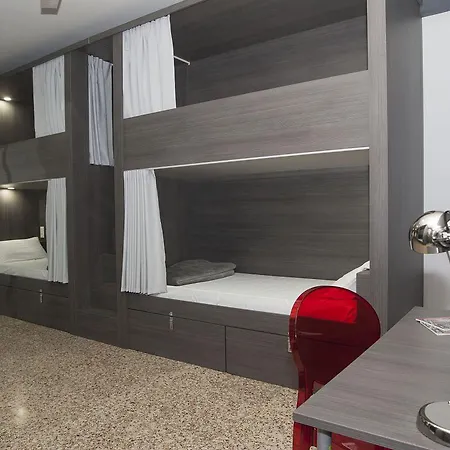 Quart Youth & ホステル