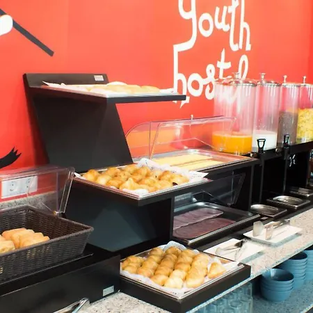 Hostel Quart Youth & *