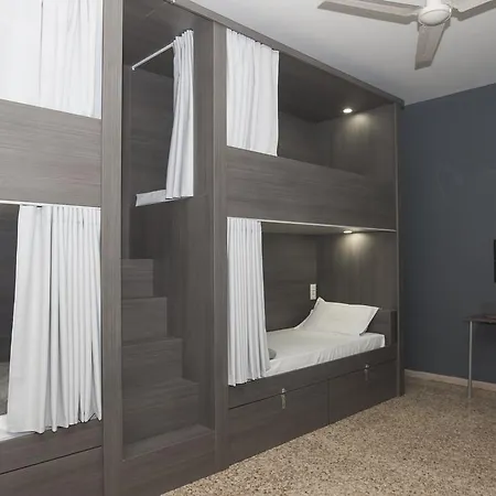 Хостел Quart Youth & Валенсия